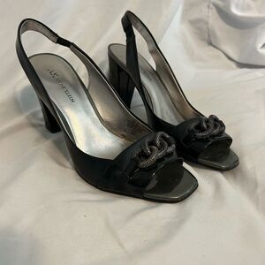 Anne Klein Akvelie Black Heeled Peep Toe Womens Chain Embelishment Shoes size 8